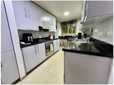Apartamento de 3 alcobas en venta en Loma De Los Gonzalez, Medellín, 233 m² · foto 9 de 16