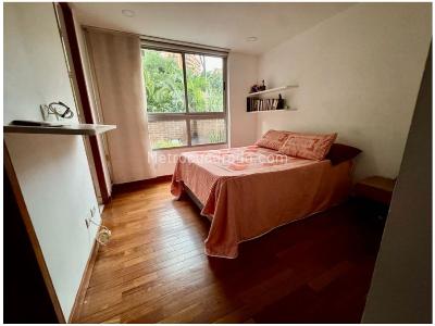 Apartamento de 3 alcobas en venta en Loma De Los Gonzalez, Medellín, 233 m² · foto 10 de 16