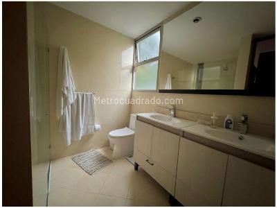 Apartamento de 3 alcobas en venta en Loma De Los Gonzalez, Medellín, 233 m² · foto 12 de 16