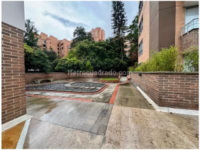 Apartamento de 3 alcobas en venta en Loma De Los Gonzalez, Medellín, 233 m² · foto 14 de 16