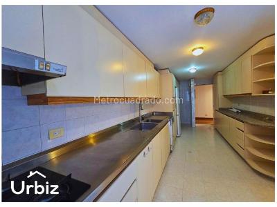 Apartamento de 3 alcobas en venta en Chico, Bogotá, 200 m² · foto 6 de 19