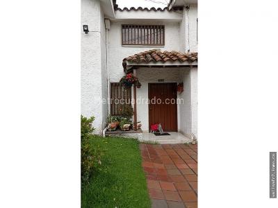 Casa de 4 alcobas en venta en Pontevedra, Bogotá, 273 m² · foto 2 de 14