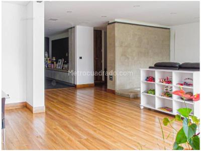 Casa de 4 alcobas en venta en Niza, Bogotá, 346 m² · foto 8 de 20