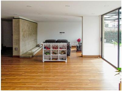 Casa de 4 alcobas en venta en Niza, Bogotá, 346 m² · foto 18 de 20