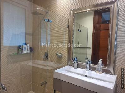 Apartamento de 3 alcobas en venta en Los Rosales, Bogotá, 135 m² · foto 13 de 20