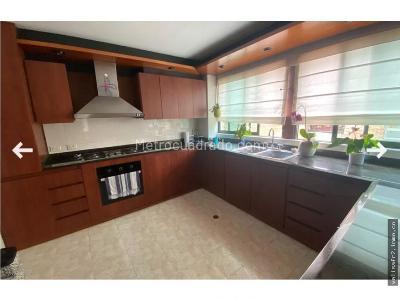 Apartamento de 3 alcobas en venta en Los Rosales, Bogotá, 138 m² · foto 11 de 13