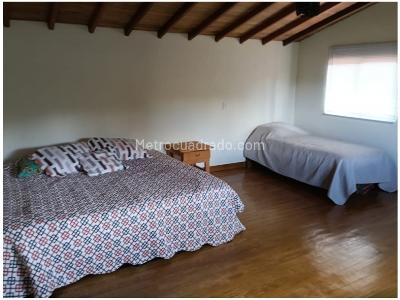 Casa de 3 alcobas en venta en Vereda Piedras Blancas, Medellín, 280 m² · foto 11 de 20