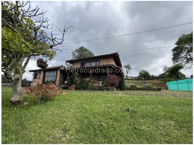 Casa de 4 alcobas en venta en Santa Elena, Medellín, 200 m² · foto 4 de 17