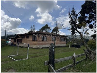 Casa de 4 alcobas en venta en Santa Elena, Medellín, 200 m² · foto 5 de 17