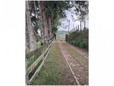 Casa de 4 alcobas en venta en Santa Elena, Medellín, 200 m² · foto 8 de 17