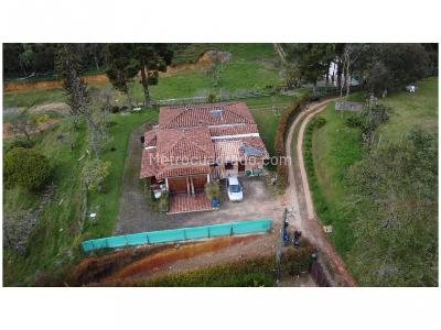 Casa de 4 alcobas en venta en Santa Elena, Medellín, 200 m² · foto 17 de 17