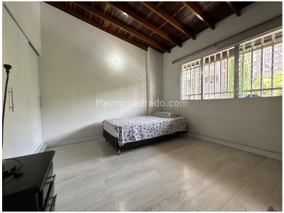 Casa de 5 alcobas en venta en Laureles, Medellín, 212 m² · foto 7 de 19