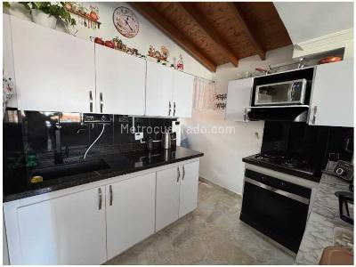 Apartamento de 3 alcobas en venta en La Castellana, Medellín, 100 m² · foto 5 de 15