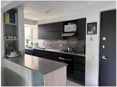 Apartamento de 2 alcobas en venta en La Castellana, Medellín, 78 m² · foto 4 de 13