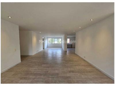 Apartamento de 3 alcobas en venta en Alejandria, Medellín, 193 m² · foto 2 de 19