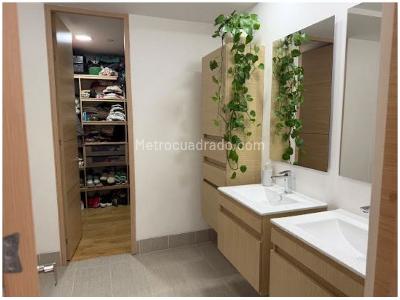 Apartamento de 3 alcobas en venta en Loma De Las Brujas, Envigado, 147 m² · foto 15 de 16