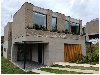 Casa de 3 alcobas en venta en Alto Del Escobero, Envigado, 242 m² · foto 3 de 20