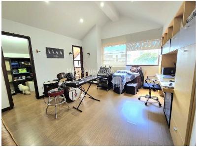 Apartamento de 4 alcobas en venta en La Tomatera, Medellín, 305 m² · foto 17 de 20