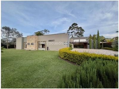 Casa de 5 alcobas en venta en Llanogrande, Rionegro, 380 m² · foto 2 de 10