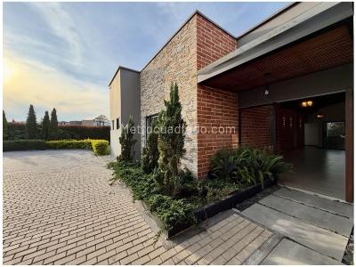 Casa de 5 alcobas en venta en Llanogrande, Rionegro, 380 m² · foto 3 de 10