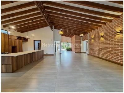 Casa de 5 alcobas en venta en Llanogrande, Rionegro, 380 m² · foto 4 de 10