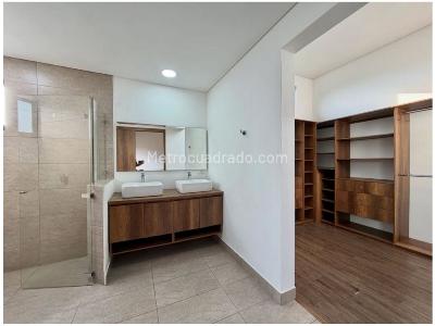 Casa de 5 alcobas en venta en Llanogrande, Rionegro, 380 m² · foto 8 de 10