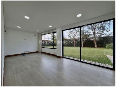 Casa de 5 alcobas en venta en Llanogrande, Rionegro, 380 m² · foto 9 de 10
