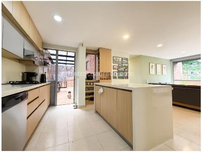 Apartamento de 3 alcobas en venta en Loma Del Escobero, Envigado, 134 m² · foto 5 de 20