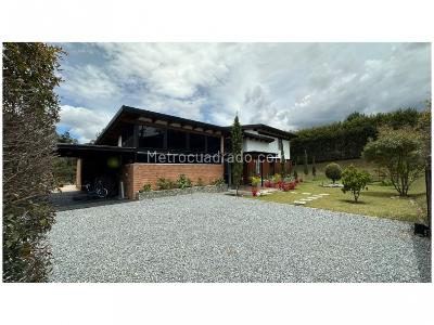 Casa de 3 alcobas en venta en Alto Del Escobero, Envigado, 360 m² · foto 2 de 20