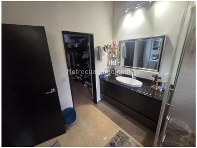 Casa de 4 alcobas en venta en Transversal Intermedia, Envigado, 270 m² · foto 13 de 20