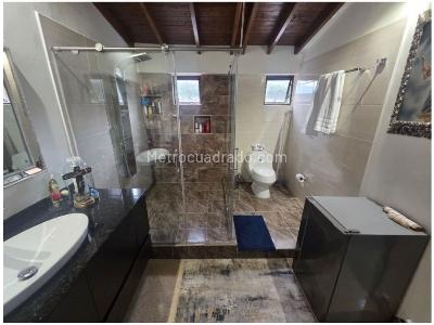Casa de 4 alcobas en venta en Transversal Intermedia, Envigado, 270 m² · foto 16 de 20