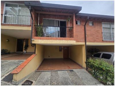 Casa de 3 alcobas en venta en La Cuenca, Envigado, 152 m² · foto 3 de 20