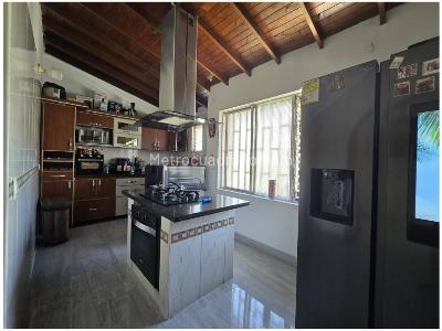 Casa de 3 alcobas en venta en Lorena, Medellín, 143 m² · foto 3 de 12