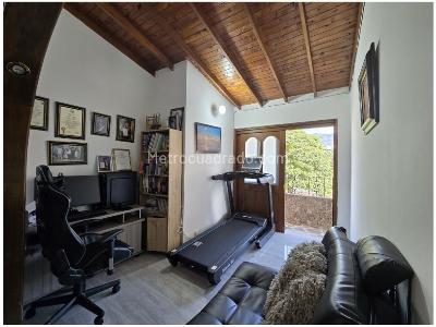 Casa de 3 alcobas en venta en Lorena, Medellín, 143 m² · foto 5 de 12
