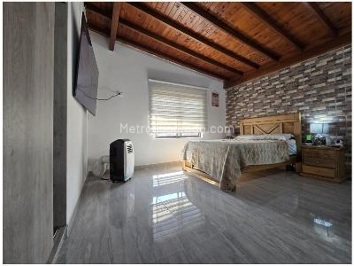 Casa de 3 alcobas en venta en Lorena, Medellín, 143 m² · foto 8 de 12