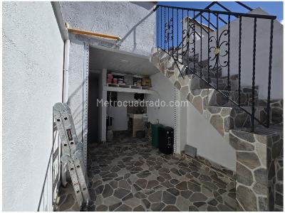 Casa de 3 alcobas en venta en Lorena, Medellín, 143 m² · foto 11 de 12