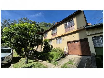 Casa de 5 alcobas en venta en Laureles, Medellín, 300 m² · foto 10 de 20