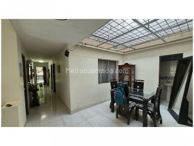 Casa de 5 alcobas en venta en Laureles, Medellín, 300 m² · foto 15 de 20