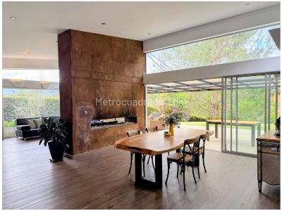 Casa de 4 alcobas en venta en Loma Del Escobero, Envigado, 223 m² · foto 4 de 13