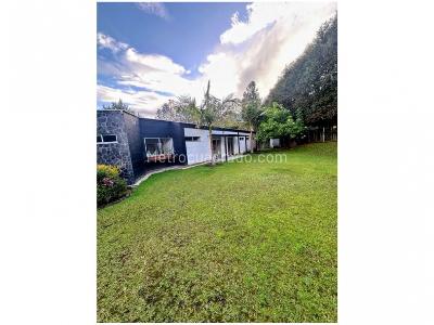 Casa de 4 alcobas en venta en Loma Del Escobero, Envigado, 223 m² · foto 9 de 13