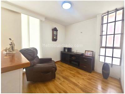 Apartamento en venta en Loma De Los Bernal, Medellín · foto 5 de 12