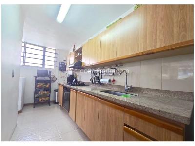 Apartamento en venta en Loma De Los Bernal, Medellín · foto 6 de 12