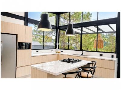 Casa de 3 alcobas en venta en Loma Del Escobero, Envigado, 260 m² · foto 2 de 9