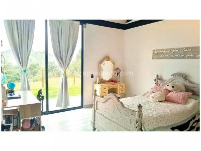 Casa de 3 alcobas en venta en Loma Del Escobero, Envigado, 260 m² · foto 8 de 9