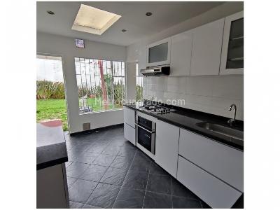 Casa en venta en Santa Barbara, Bogotá · foto 3 de 16