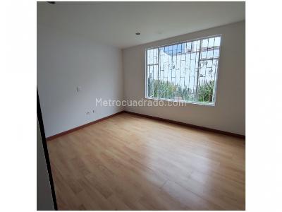 Casa en venta en Santa Barbara, Bogotá · foto 10 de 16