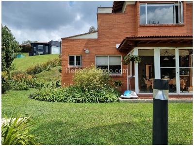 Casa de 4 alcobas en venta en Loma Del Escobero, Envigado, 360 m² · foto 3 de 7