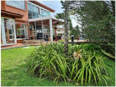 Casa de 4 alcobas en venta en Loma Del Escobero, Envigado, 360 m² · foto 4 de 7