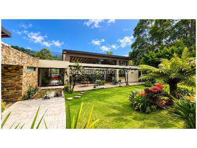 Casa de 3 alcobas en venta en El Vergel, Envigado, 330 m² · foto 2 de 20