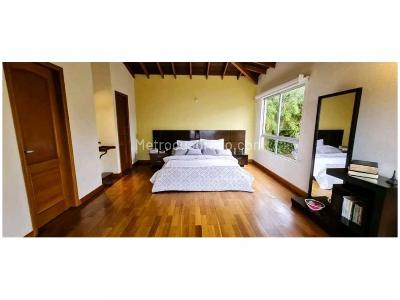 Casa de 5 alcobas en venta en Loma Del Escobero, Envigado, 330 m² · foto 17 de 19